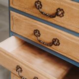 Commode à 5 tiroirs en bois naturel et fond bleu en chêne semi-massif