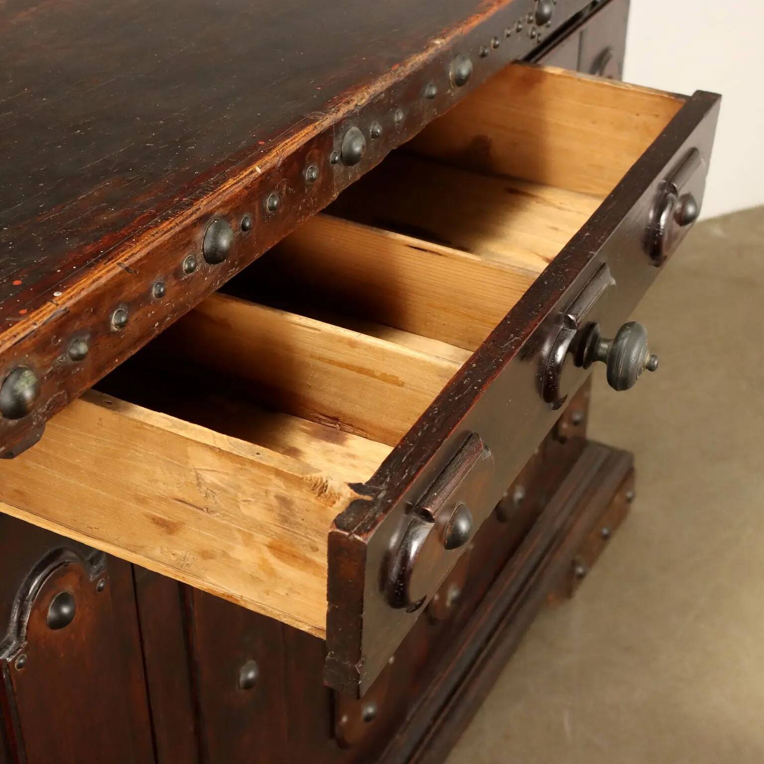 Ancient baroque buffet in walnut, Italy, 18th century