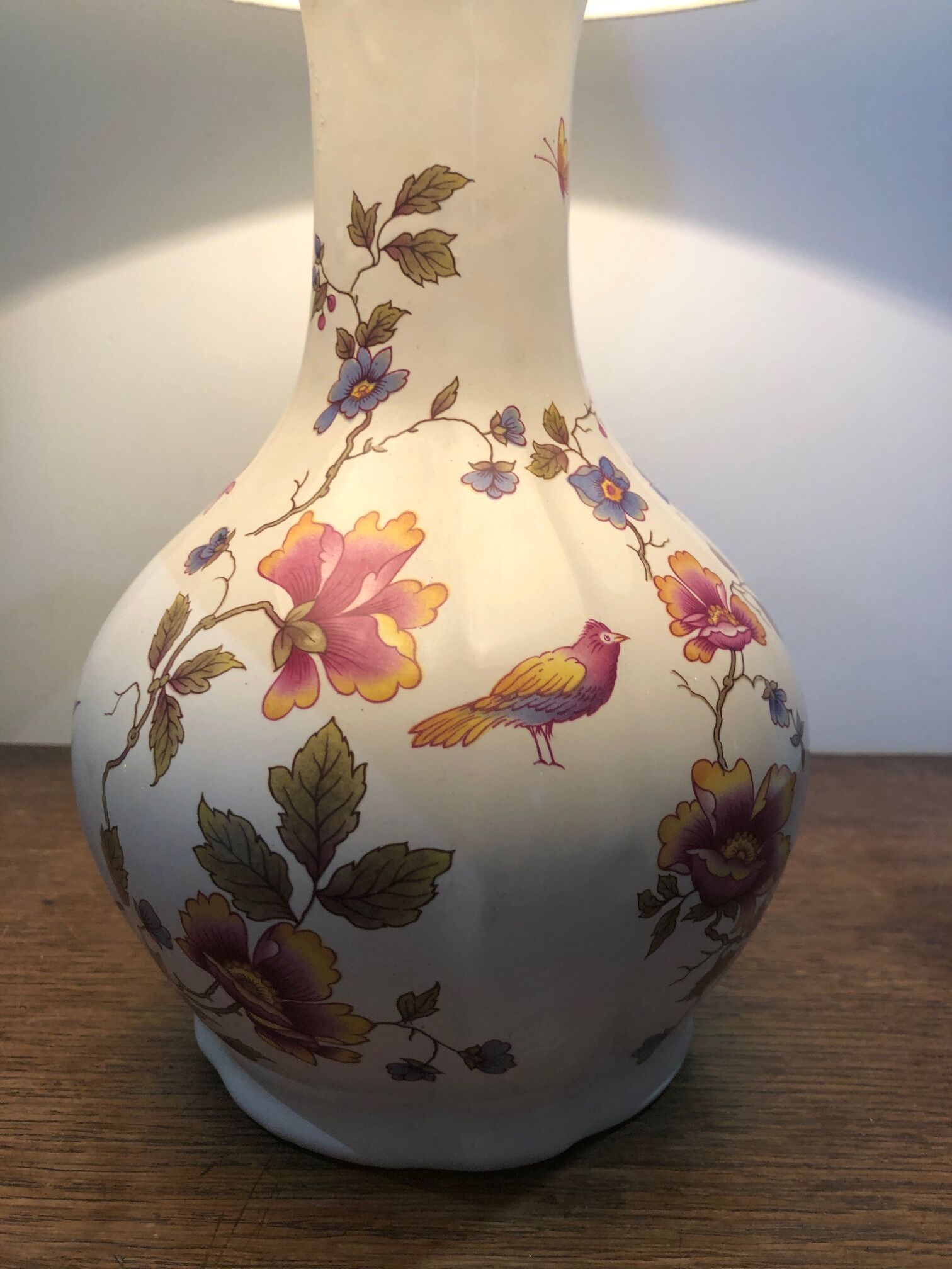 Vintage faience lamp with bird décor