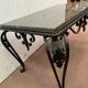 Table basse en fer forgé et marbre XX siècle