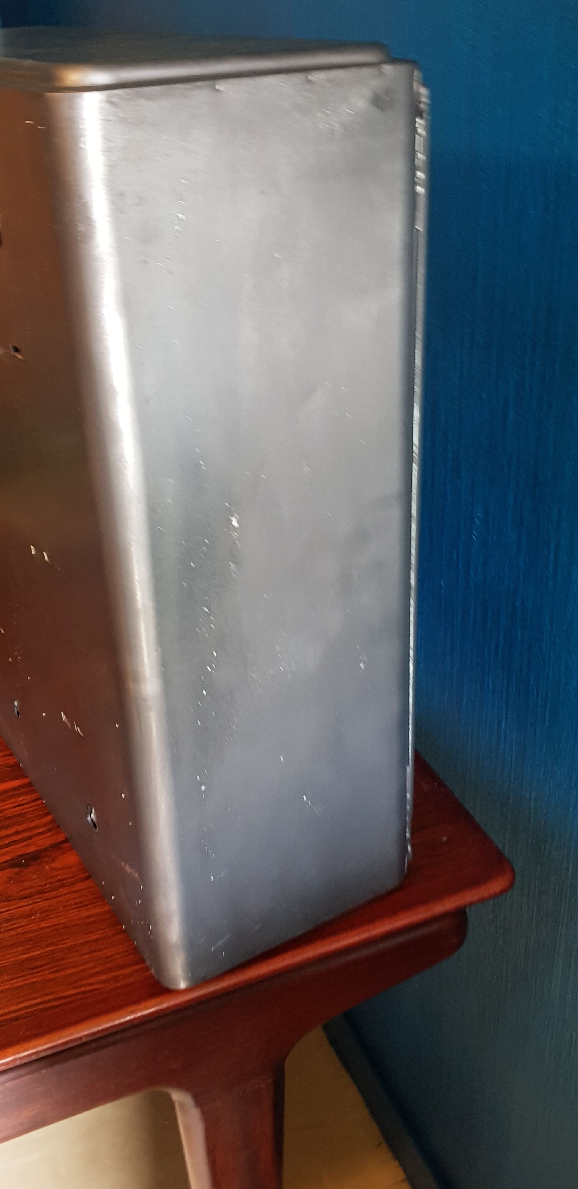 Medicine cabinet in waxed steel