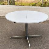 White dining table with a central pedestal, extendable, from the 1970s.