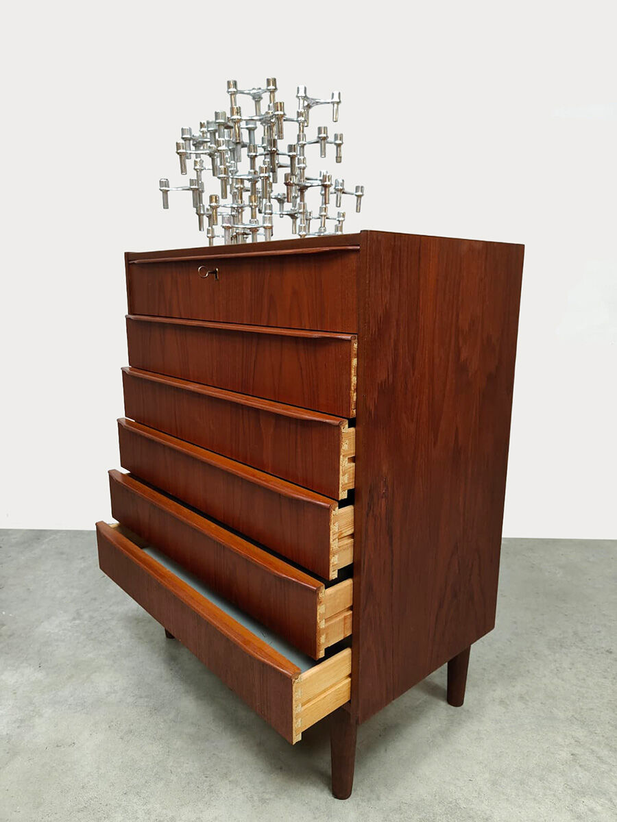 Commode en teck au design danois vintage