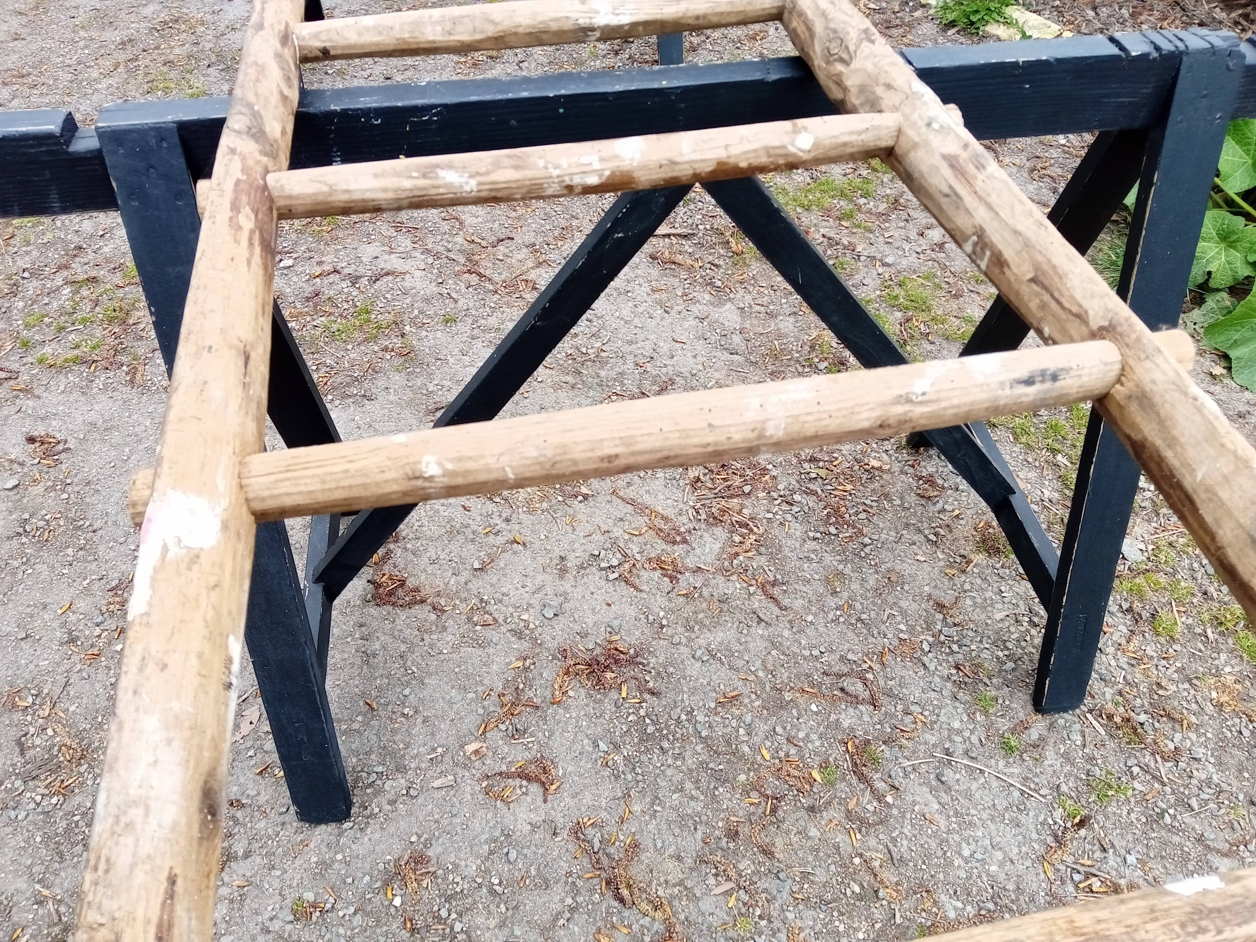 Old wood scale 3.2 m