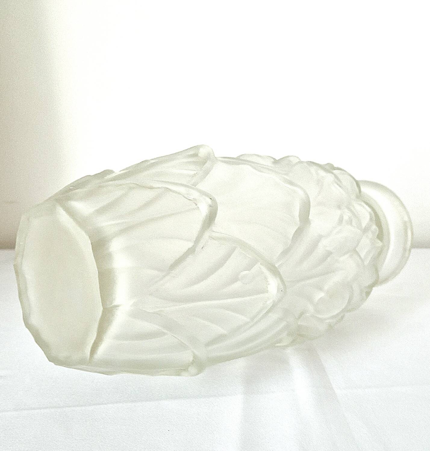 Molded glass paste vase, decorated with flowers