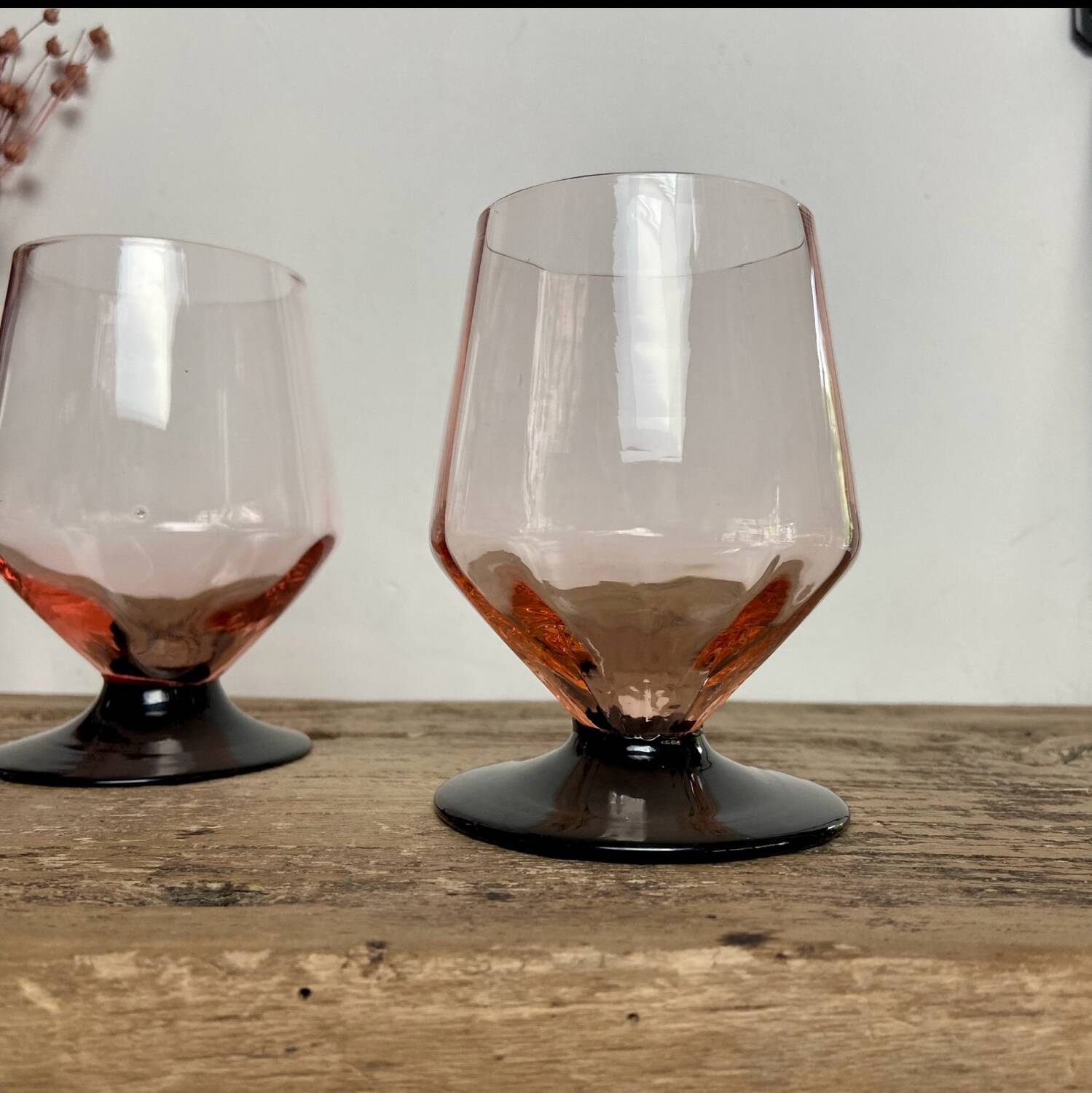 4 pink glasses with black stems