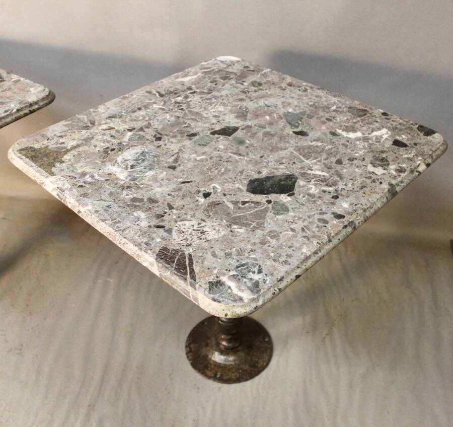 Paire De Tables De Bistrot Piètement Fonte Dessus Marbre