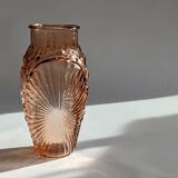 Vase en verre rose