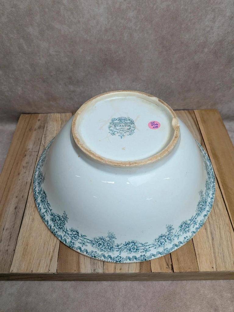 Antique large salad bowl from Saint-Amand, Argenton model in ironstone.