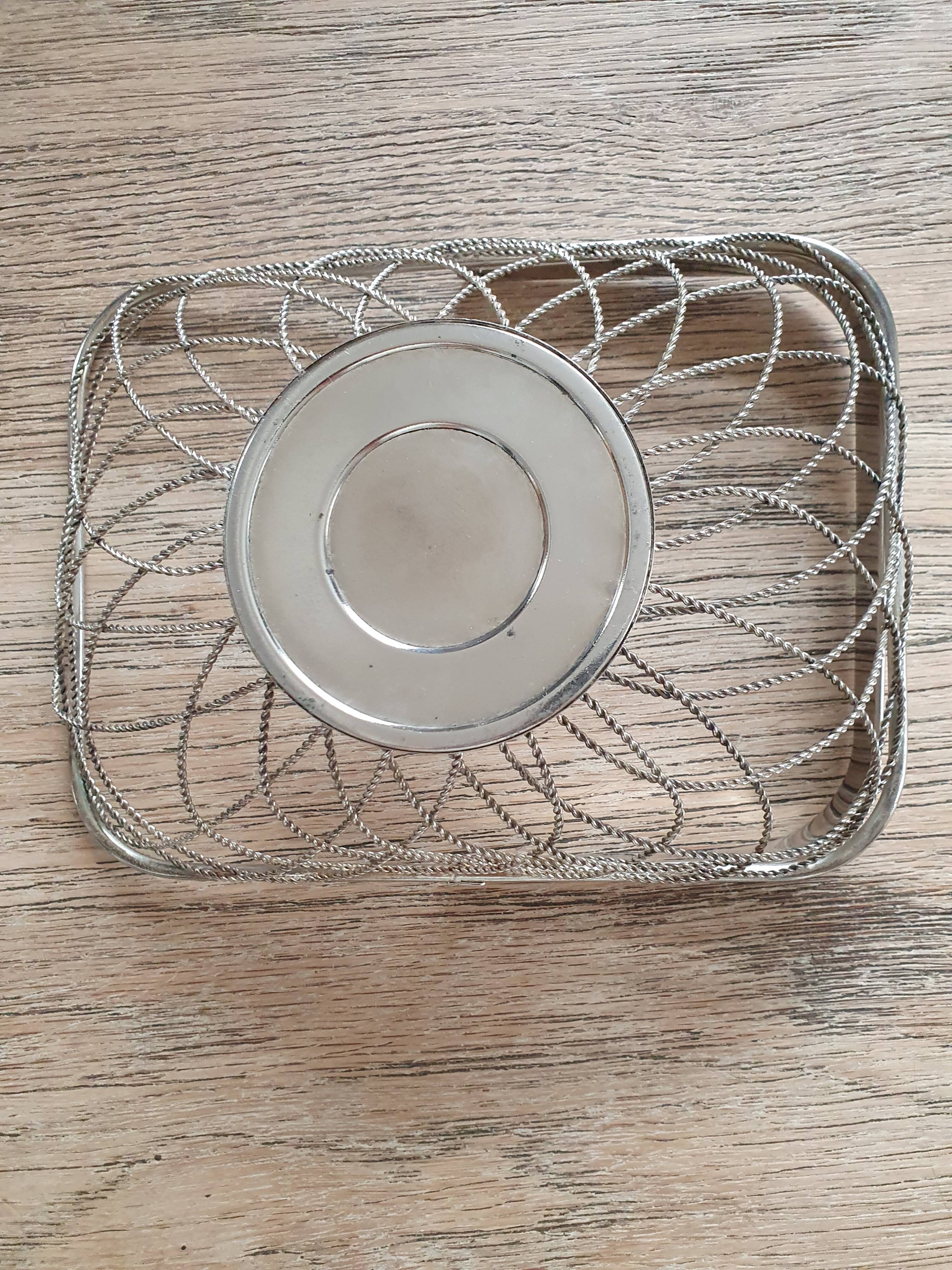 Basket / Basket in chrome-plated braided metal.