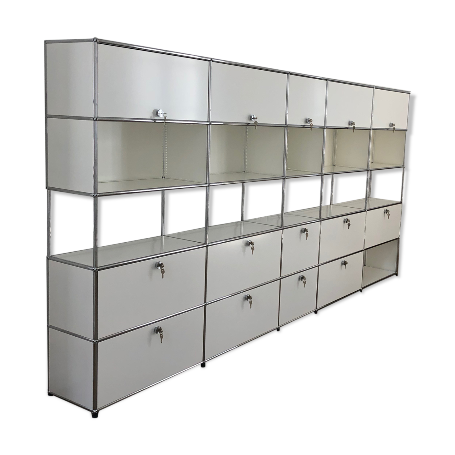 Usm white and metal library