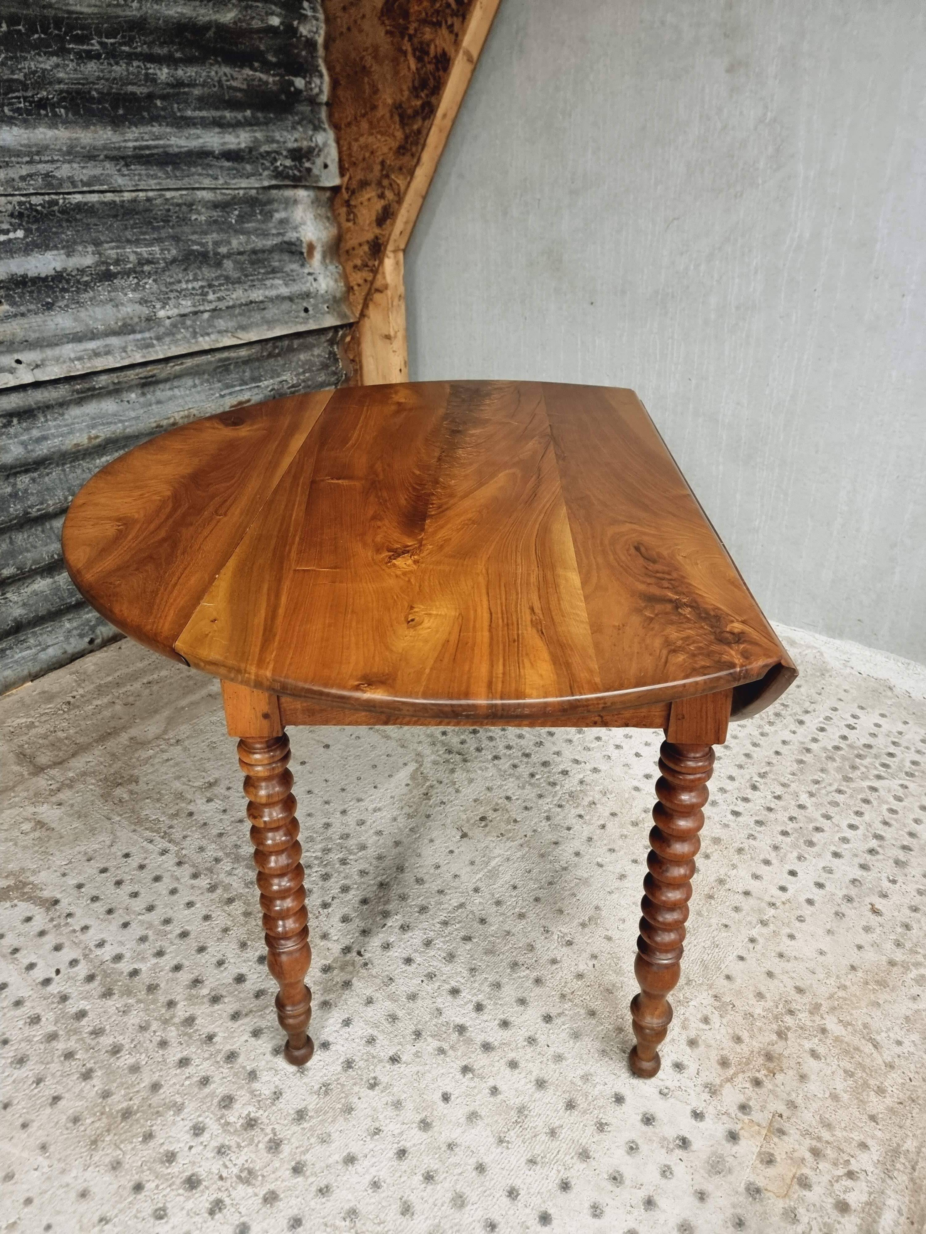 Antique round table drop-leaf table 125 cm walnut
