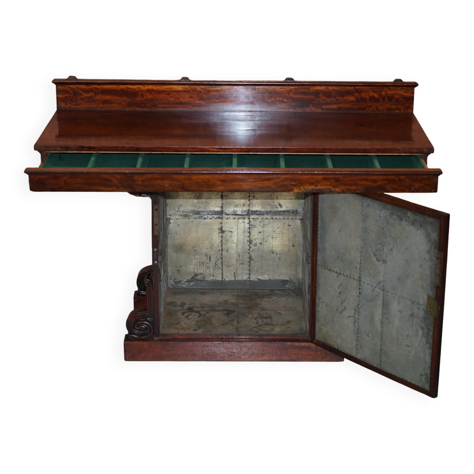 Buffet William IV in carved Cuban hardwood, circa 1830.