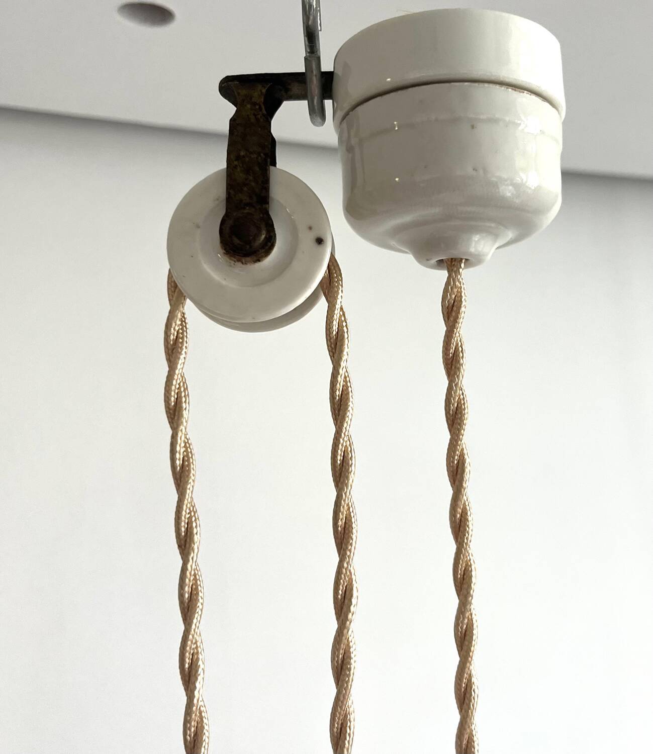 Antique opaline suspension, raised and lowered