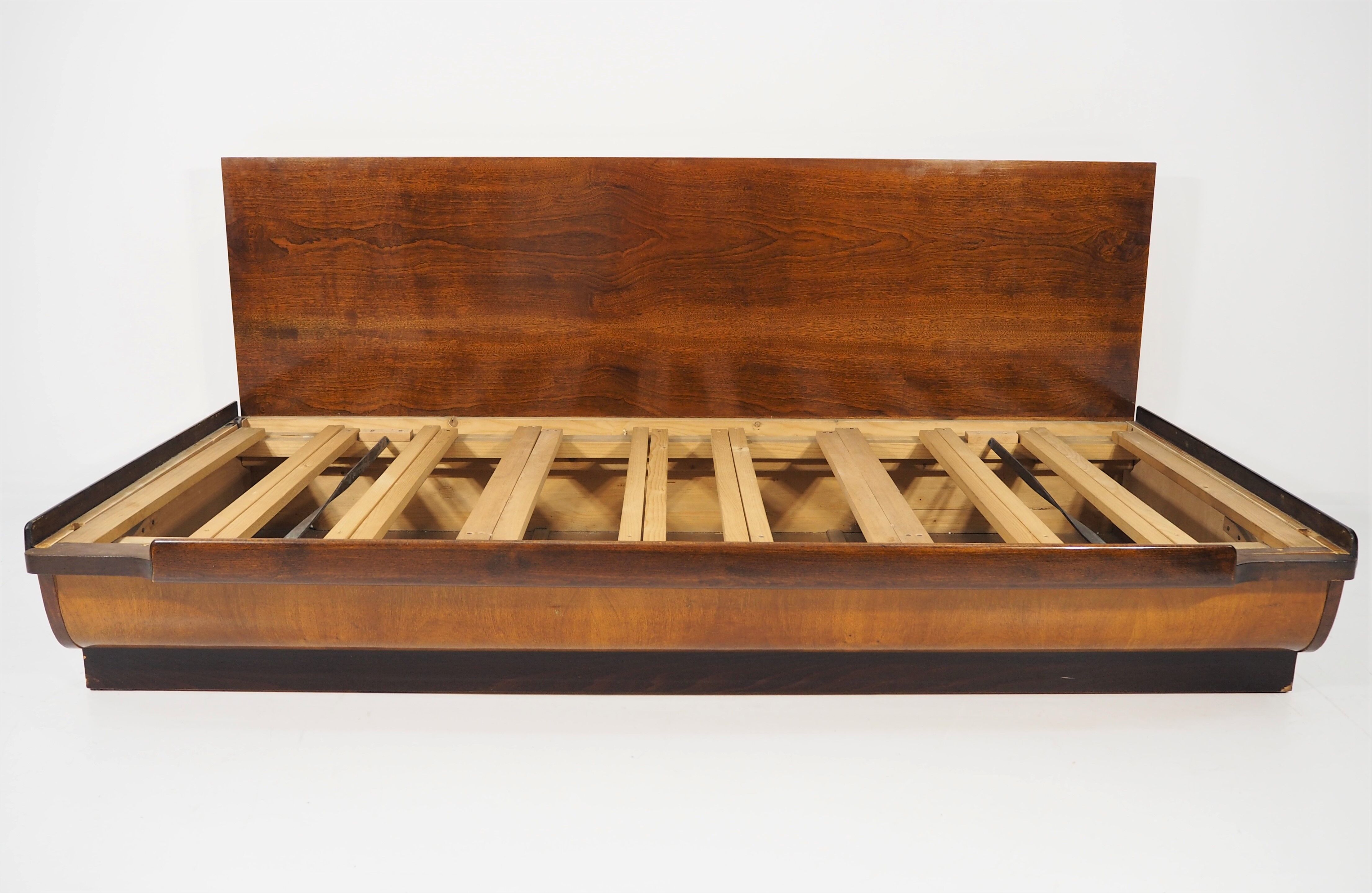 Canapé en noyer Art Déco, années 1960