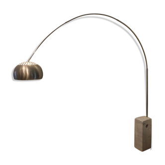 Arco style lamp