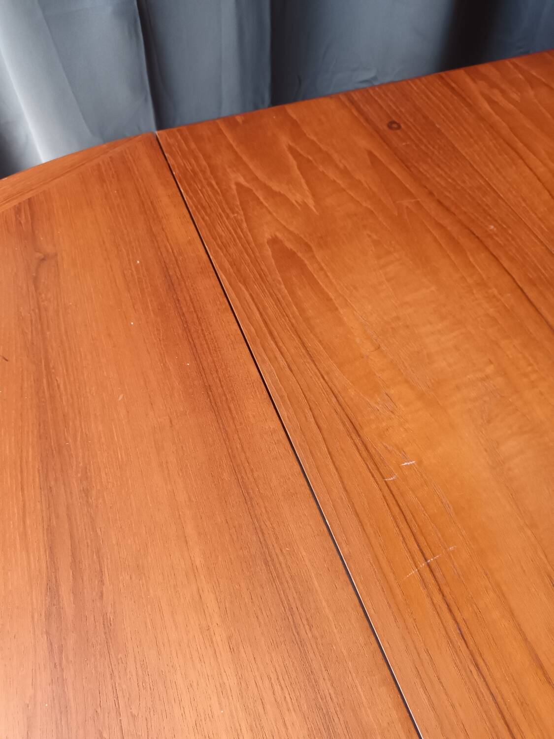 Scandinavian round table