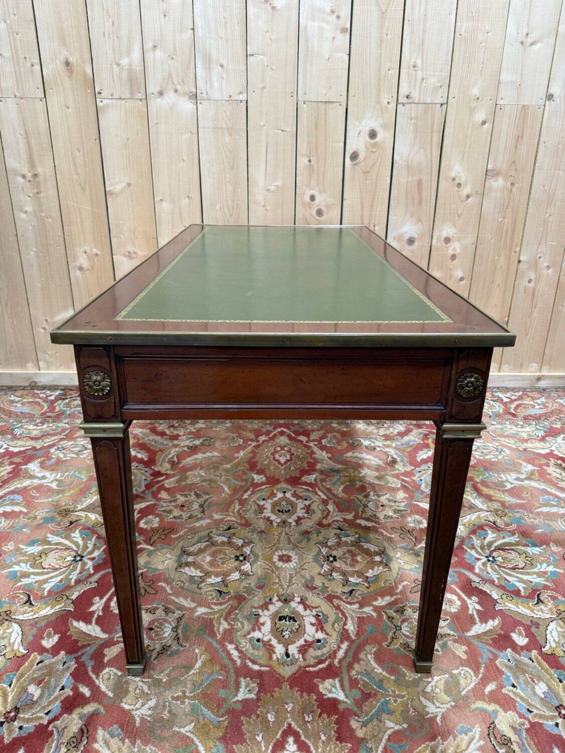 Flat desk – Louis XVI style – Mahogany, green leather, bronze