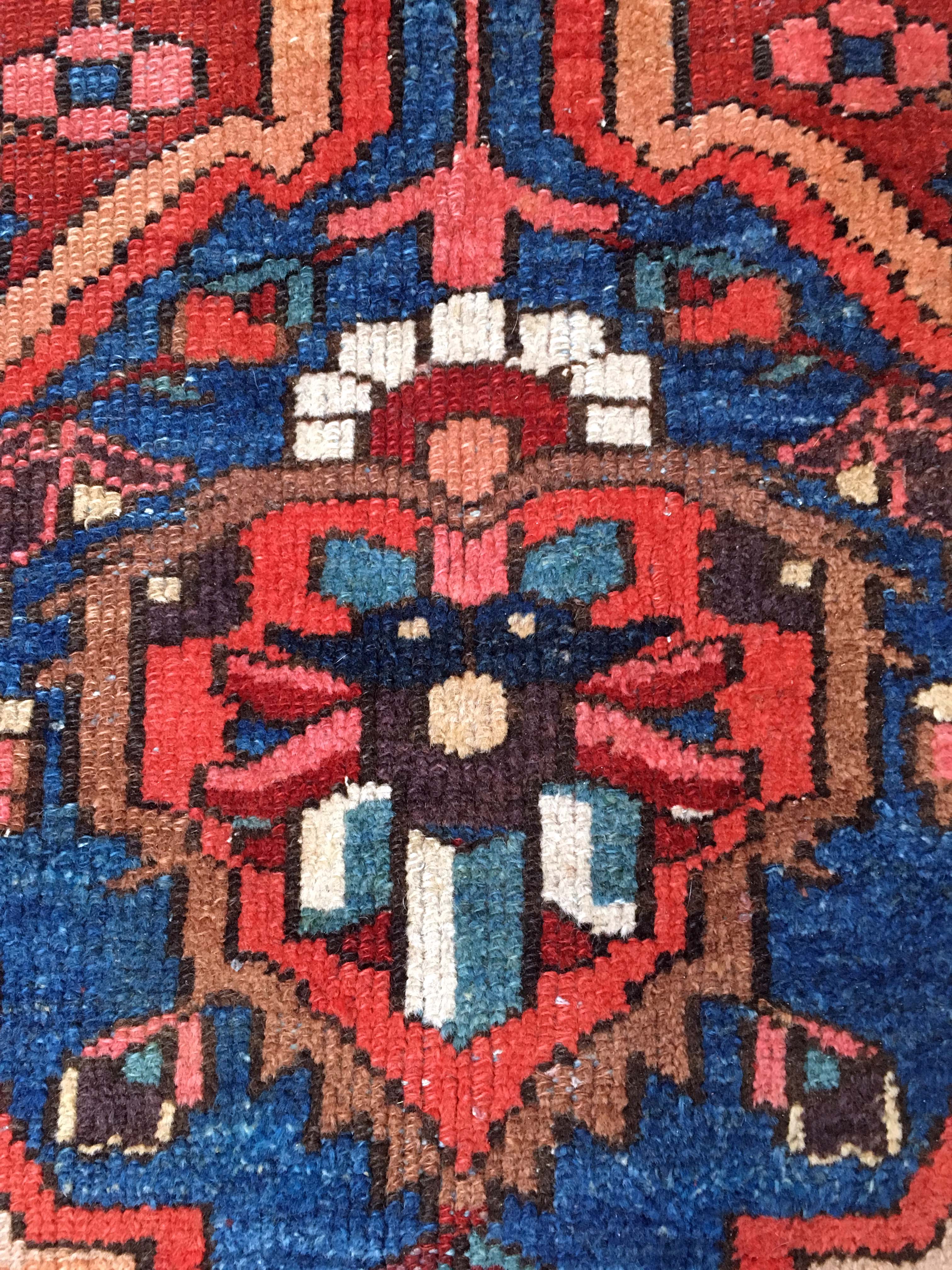 Oriental rug: former bakhtiari, 490 x 325