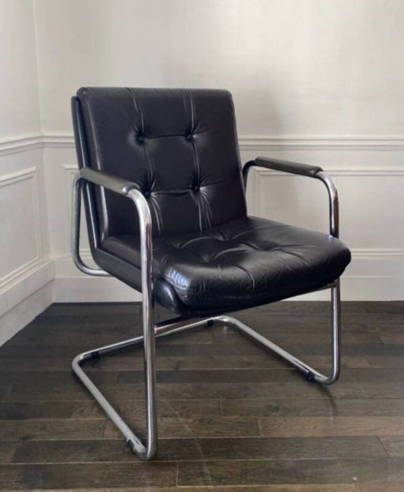 Vintage black leather and chrome executive chair - Italian design by Co.Fe.Mo - 80's