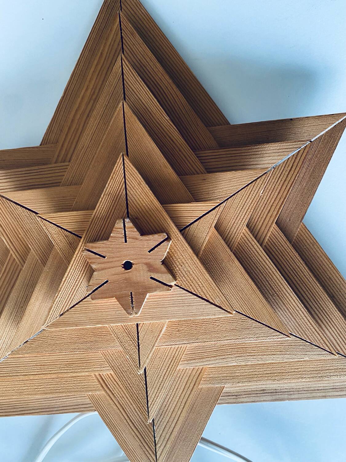 Luminous wooden wall star