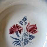 Six soup plates don't match in red and blue.
