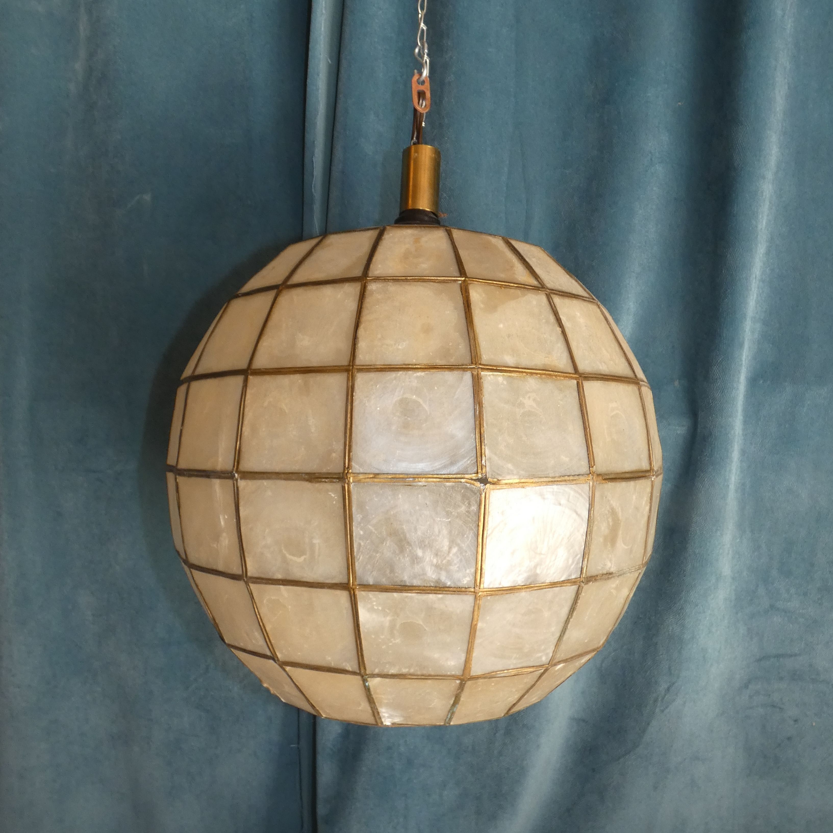 Chandelier / Suspension Philippine Mother-of-Pearl Ball and Brass circa 1970 XXL