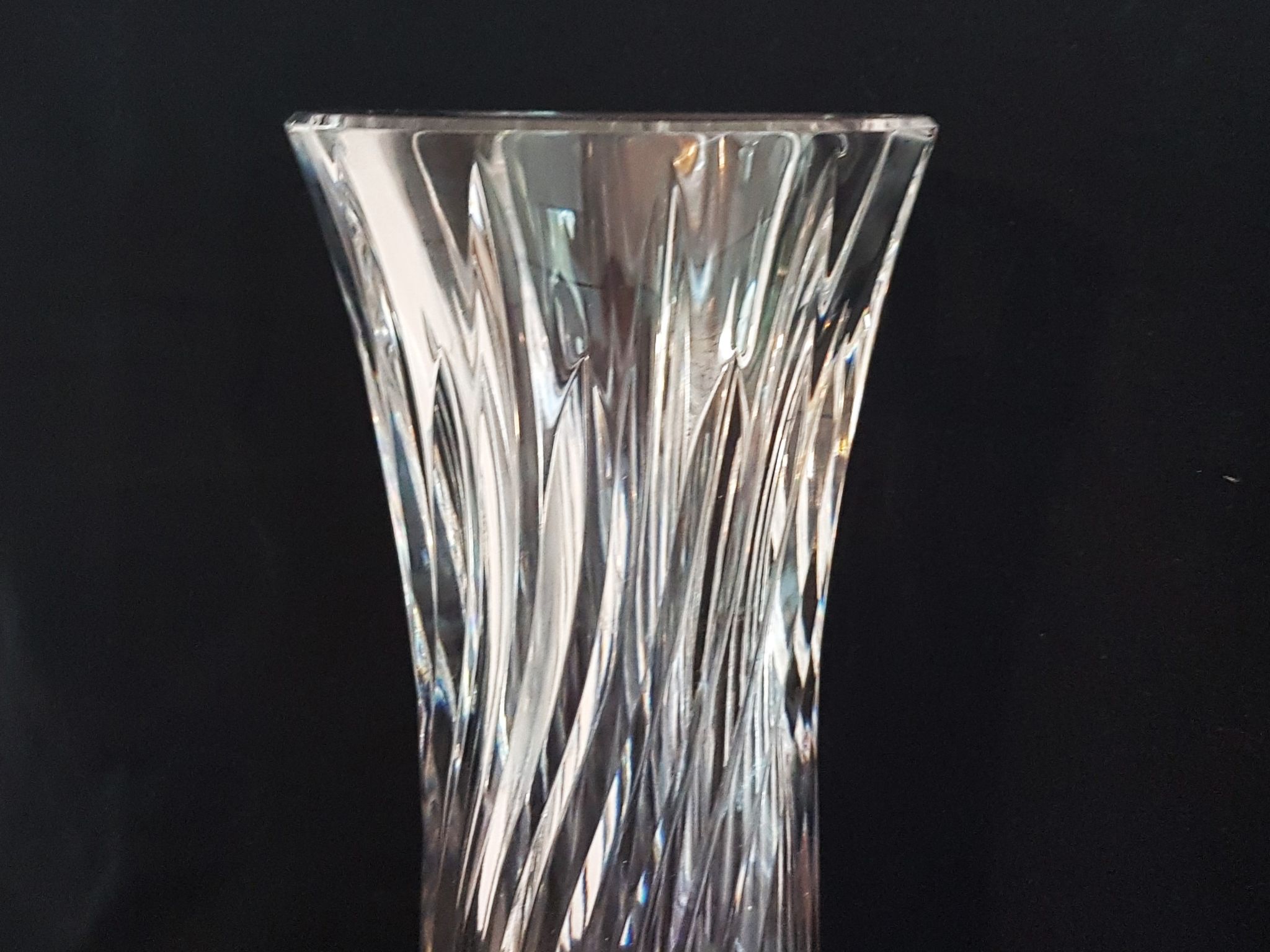 Vase rouleau en cristal taillé Val Saint Lambert