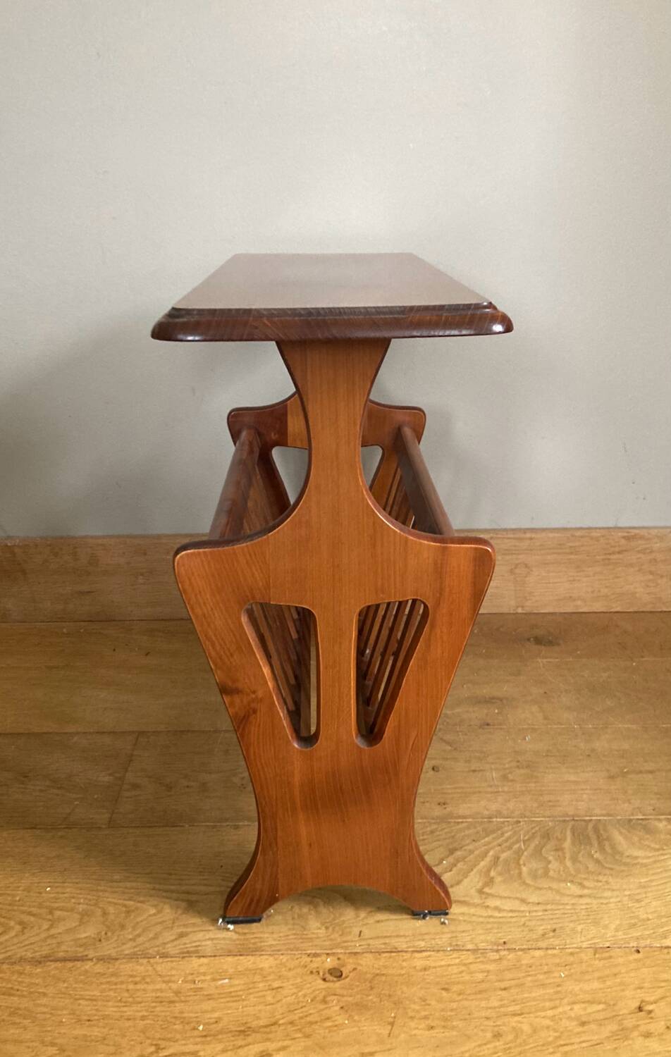 Vintage magazine rack with shelf, Solid cherry wood side table from the 1990s
