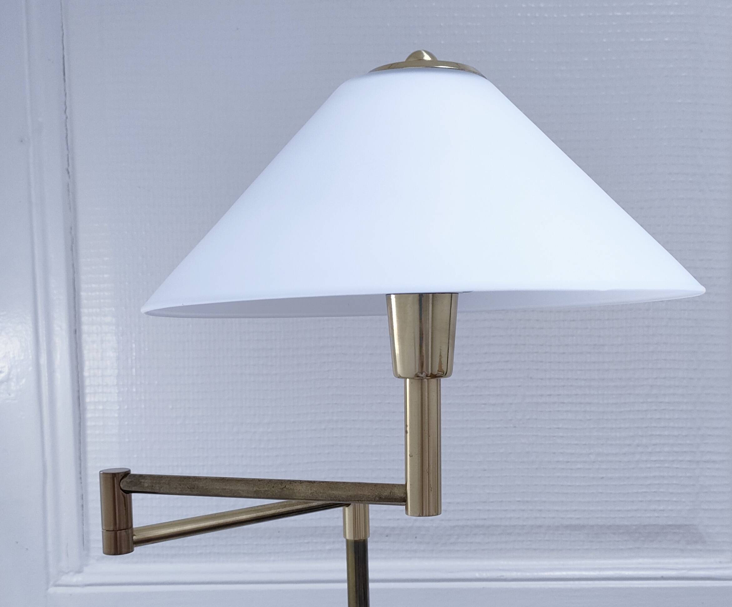 Articulated reading floor lamp in gold metal from the 90s