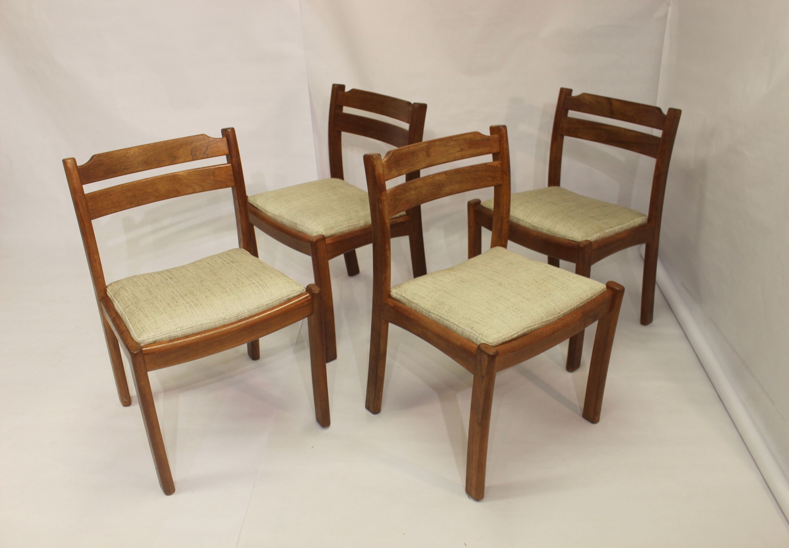 Set of 4 chairs dyrlund year 60 in teak