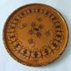 Round top in carved wood and vintage varnish