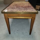 Table en marbre rose