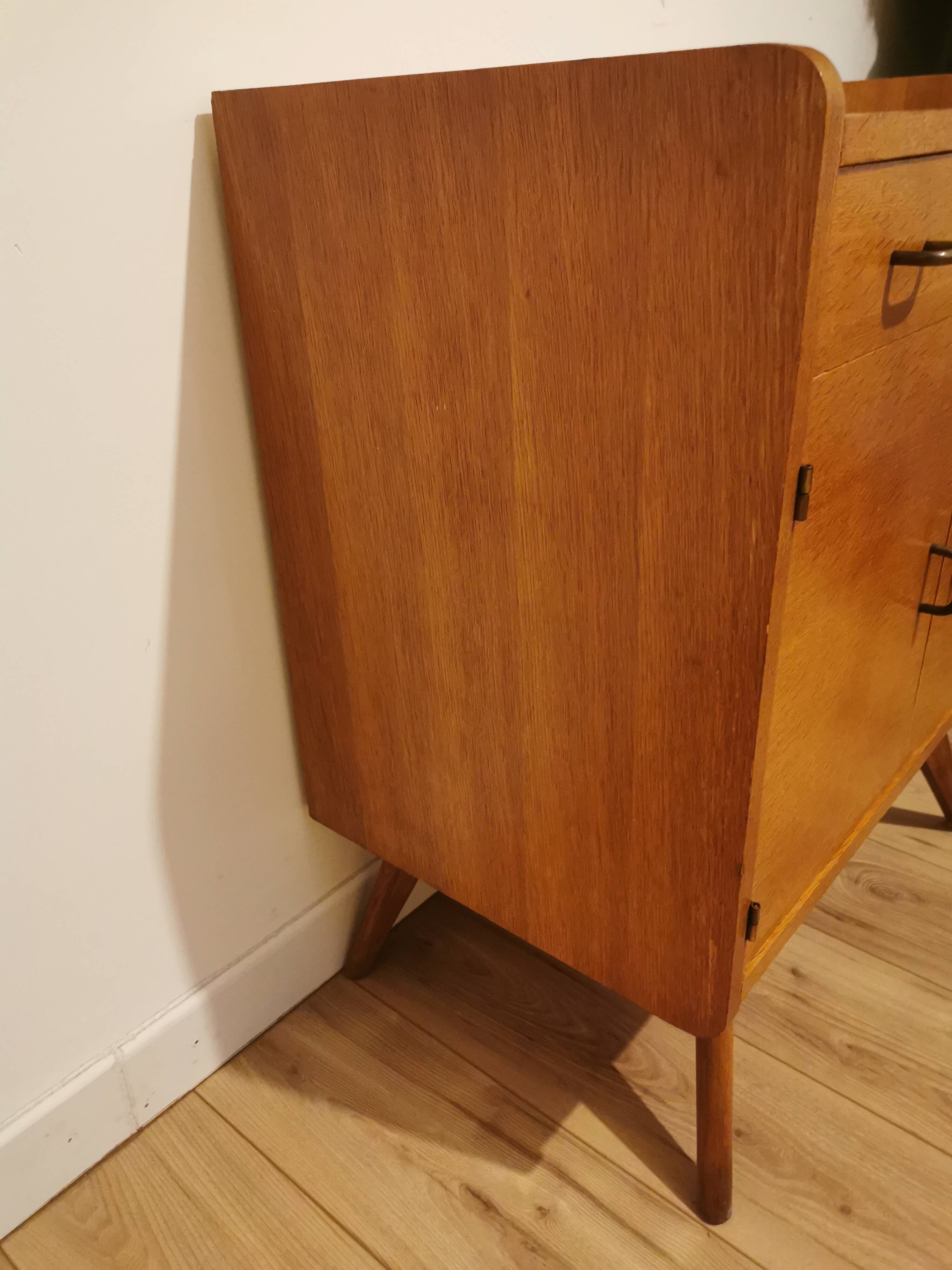 Meuble de rangement des années 50 en chêne