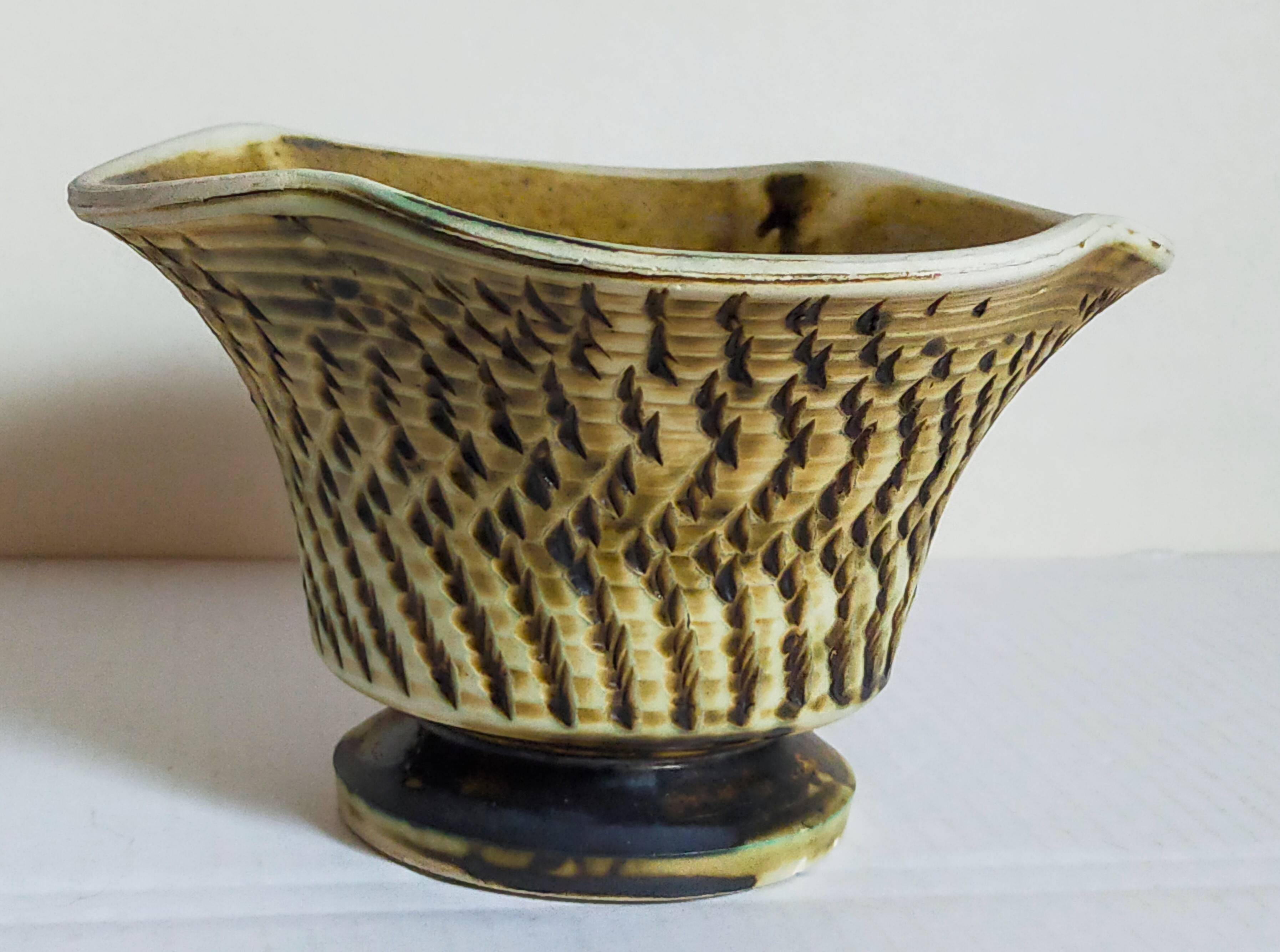 Ceramic planter with vintage scarifications from the 1950s