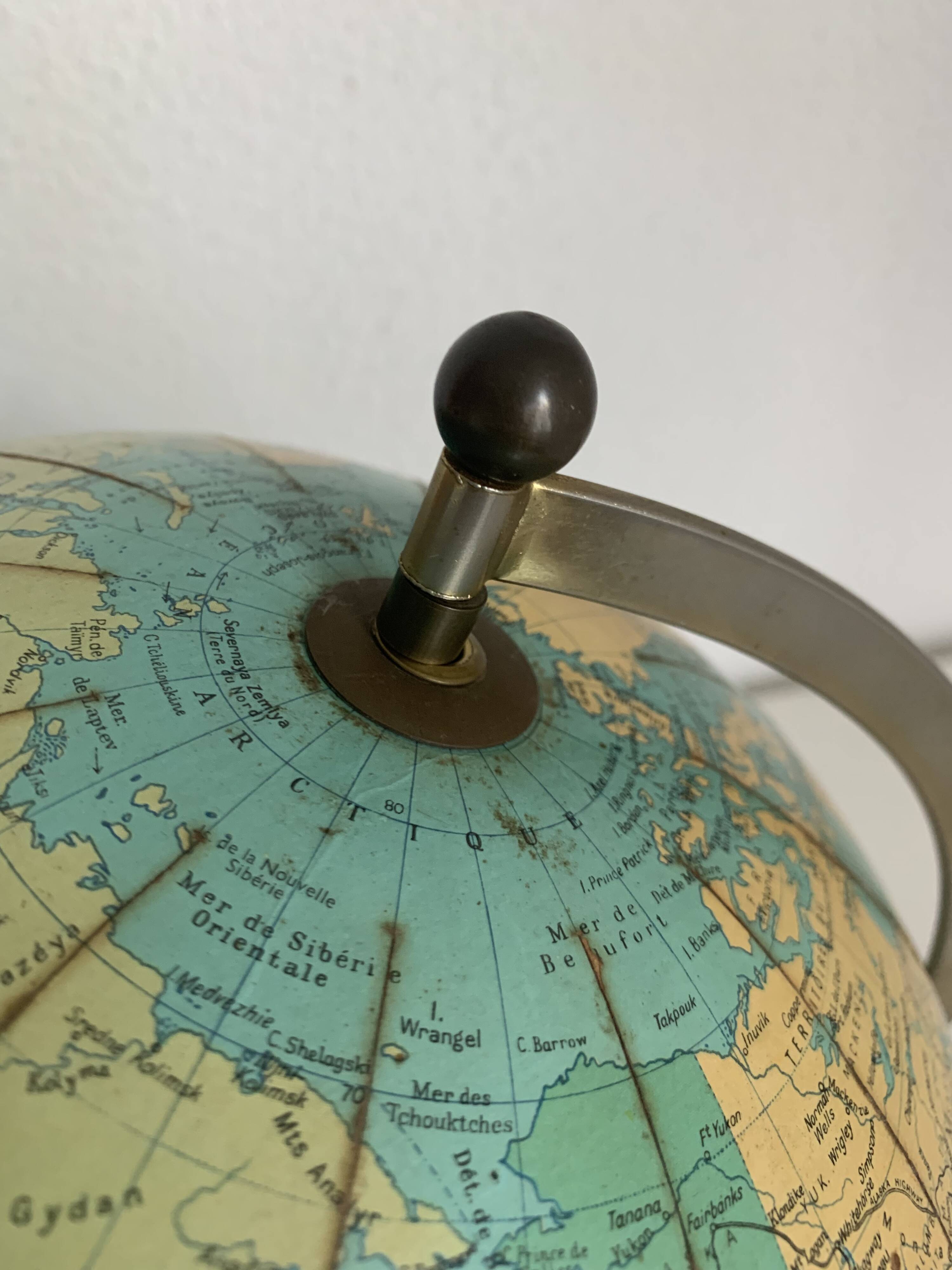 Vintage 1976 terrestrial tripod globe, Taride Philips Challenge world map -