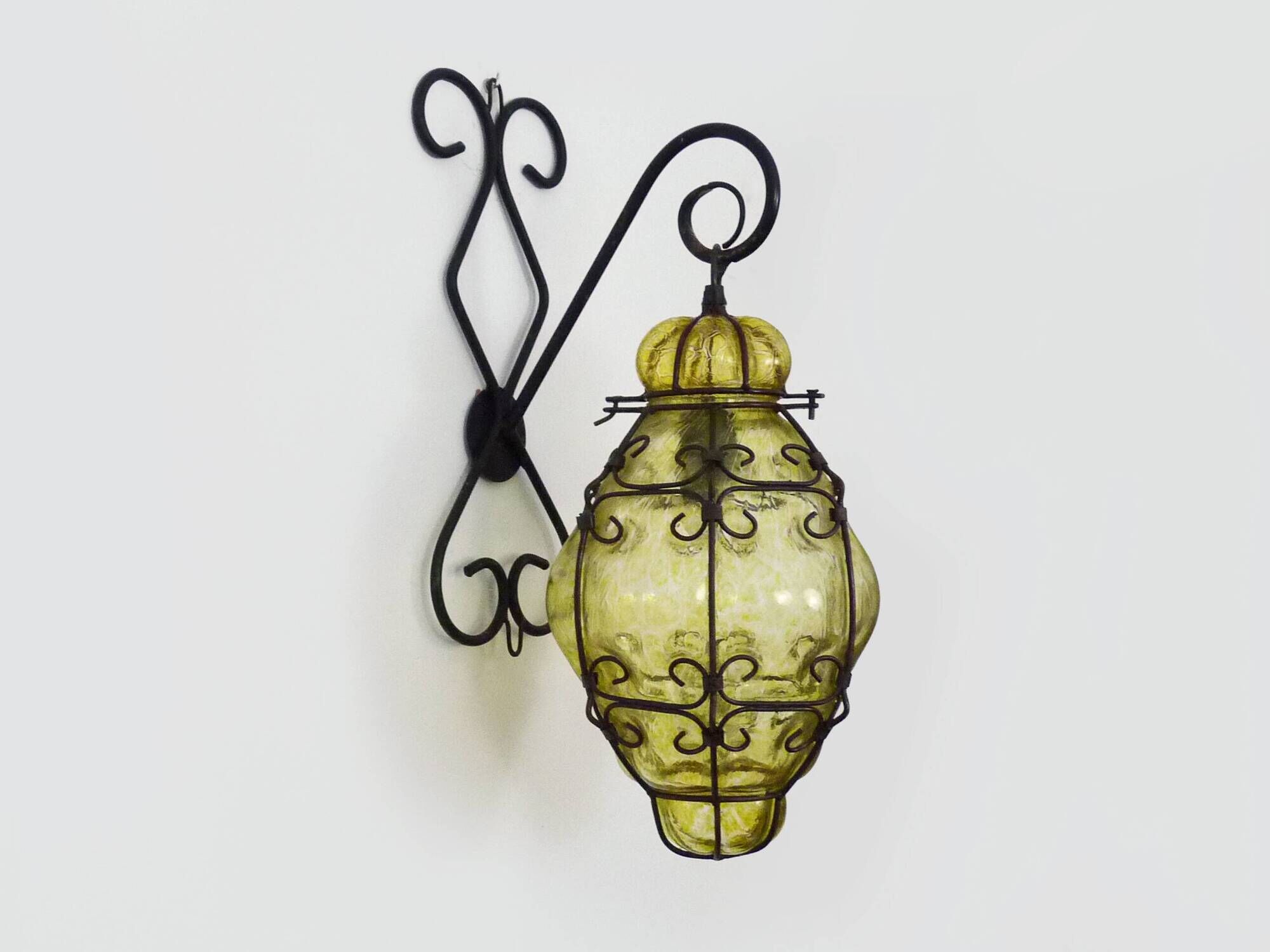 Vintage Italian wall light in transparent yellow blown glass and wrought iron. 70s 80s