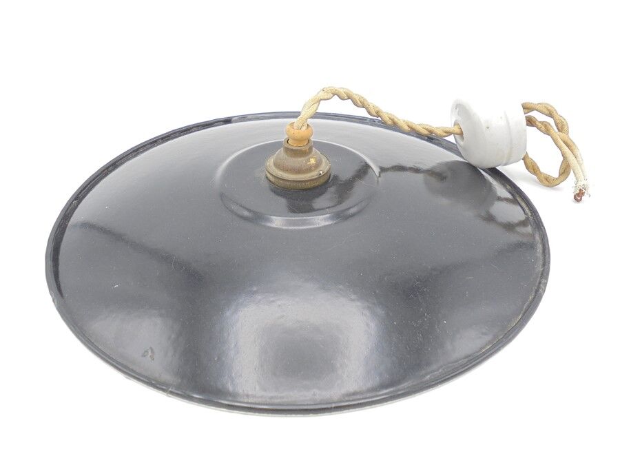 Hanging in black enamelled plate