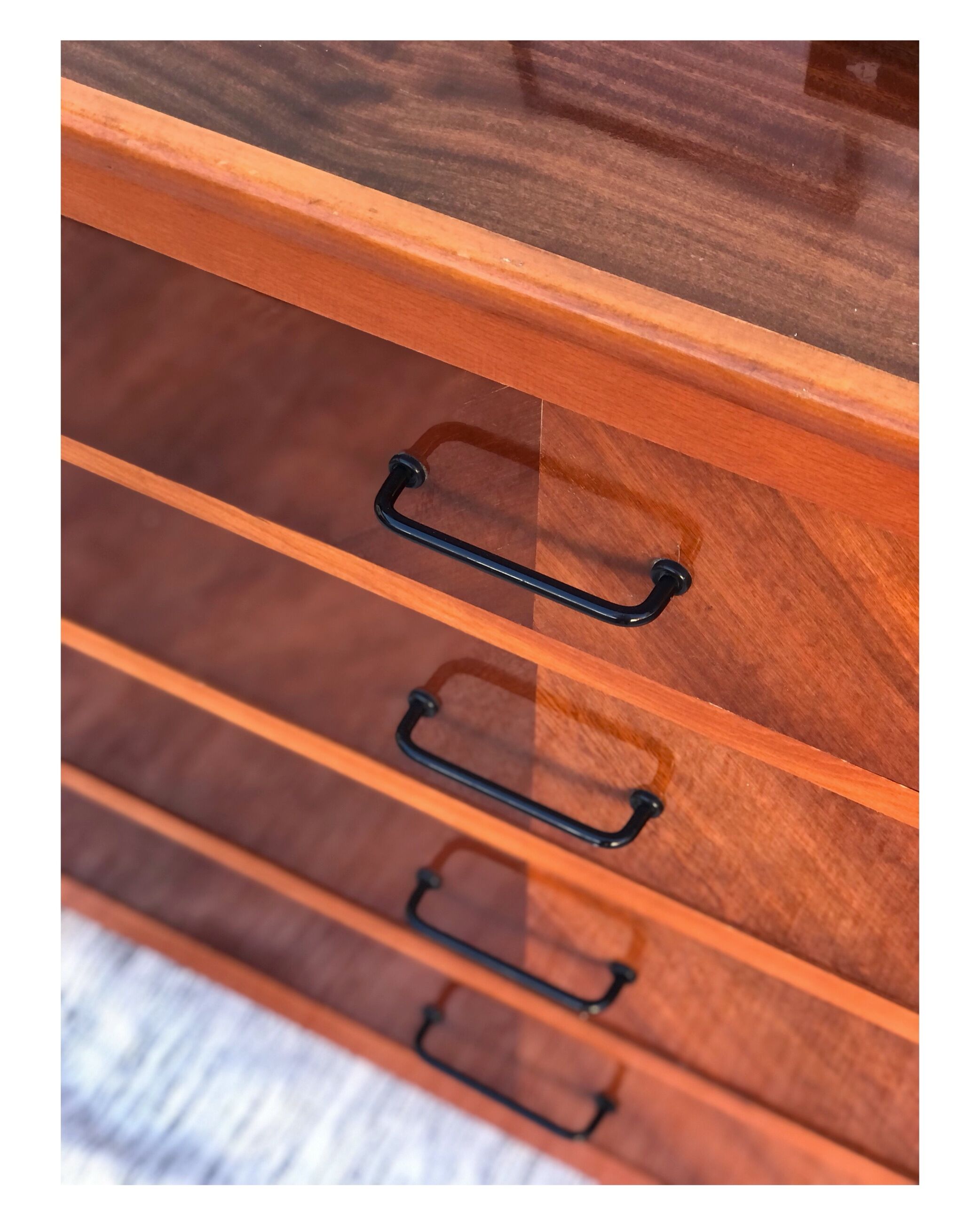 Vintage chest of drawers