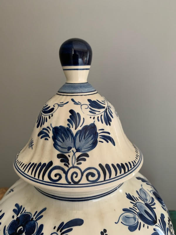 Vase couvert de Delft