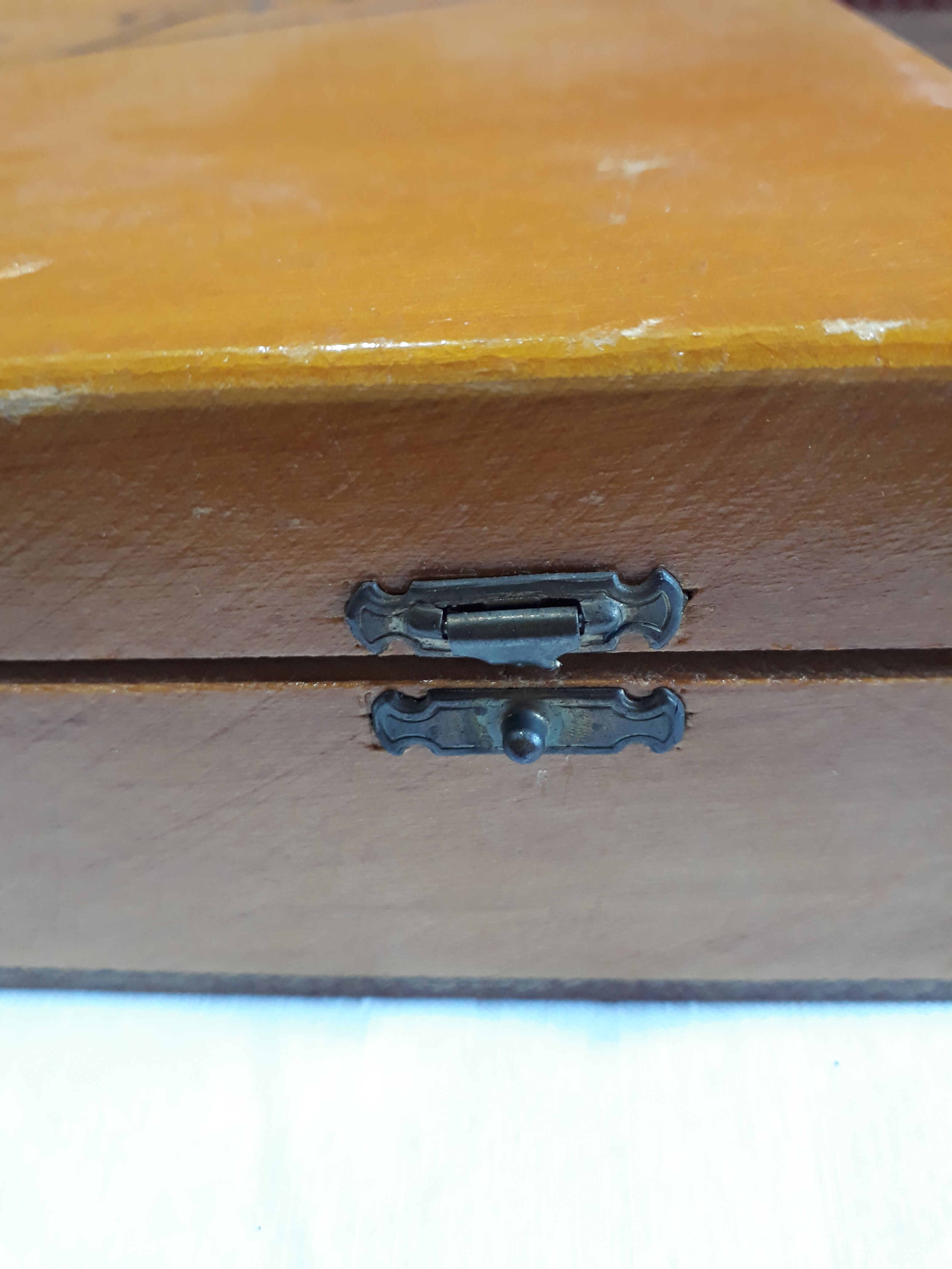 Boite de jeux en bois