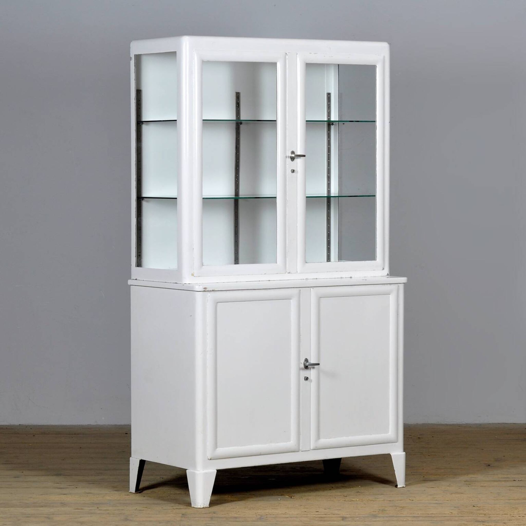 Cabinet médical en fer, années 1930
