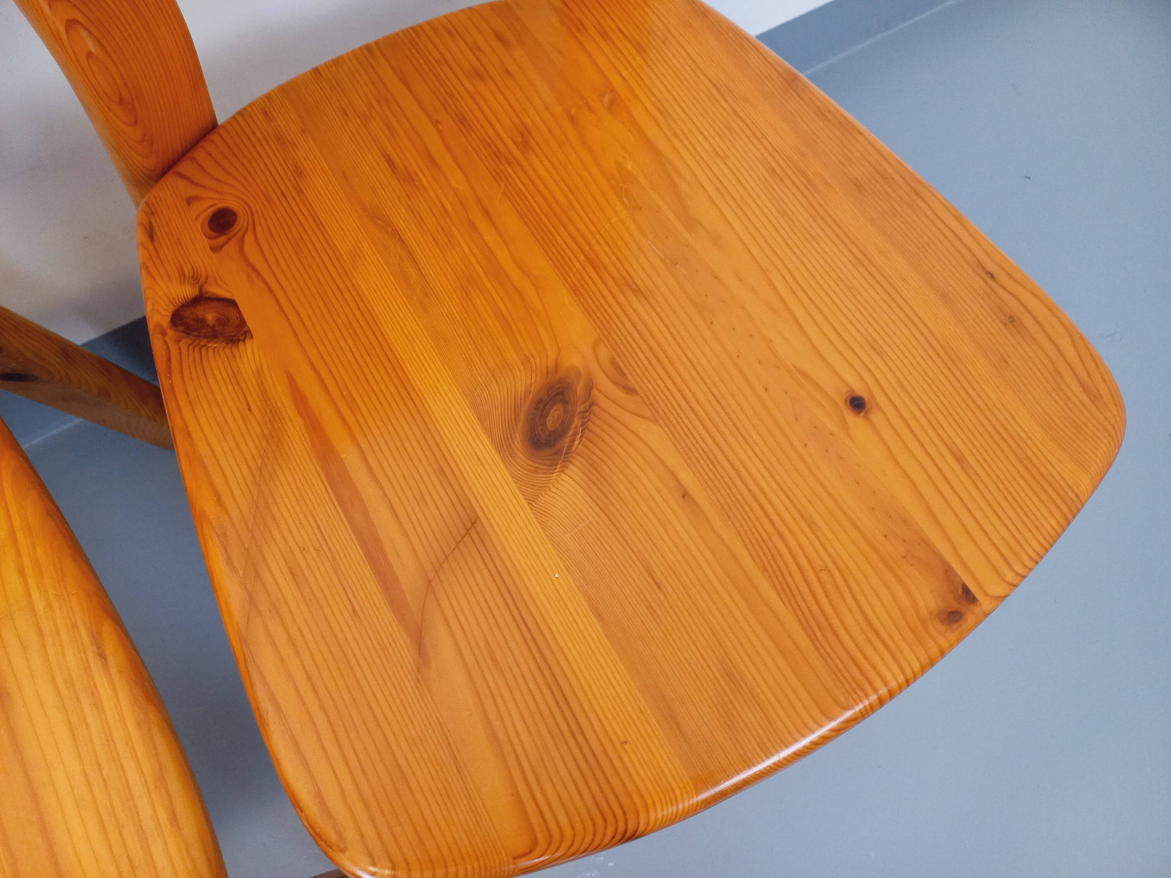 Set of 4 vintage chairs in pine from the 70s