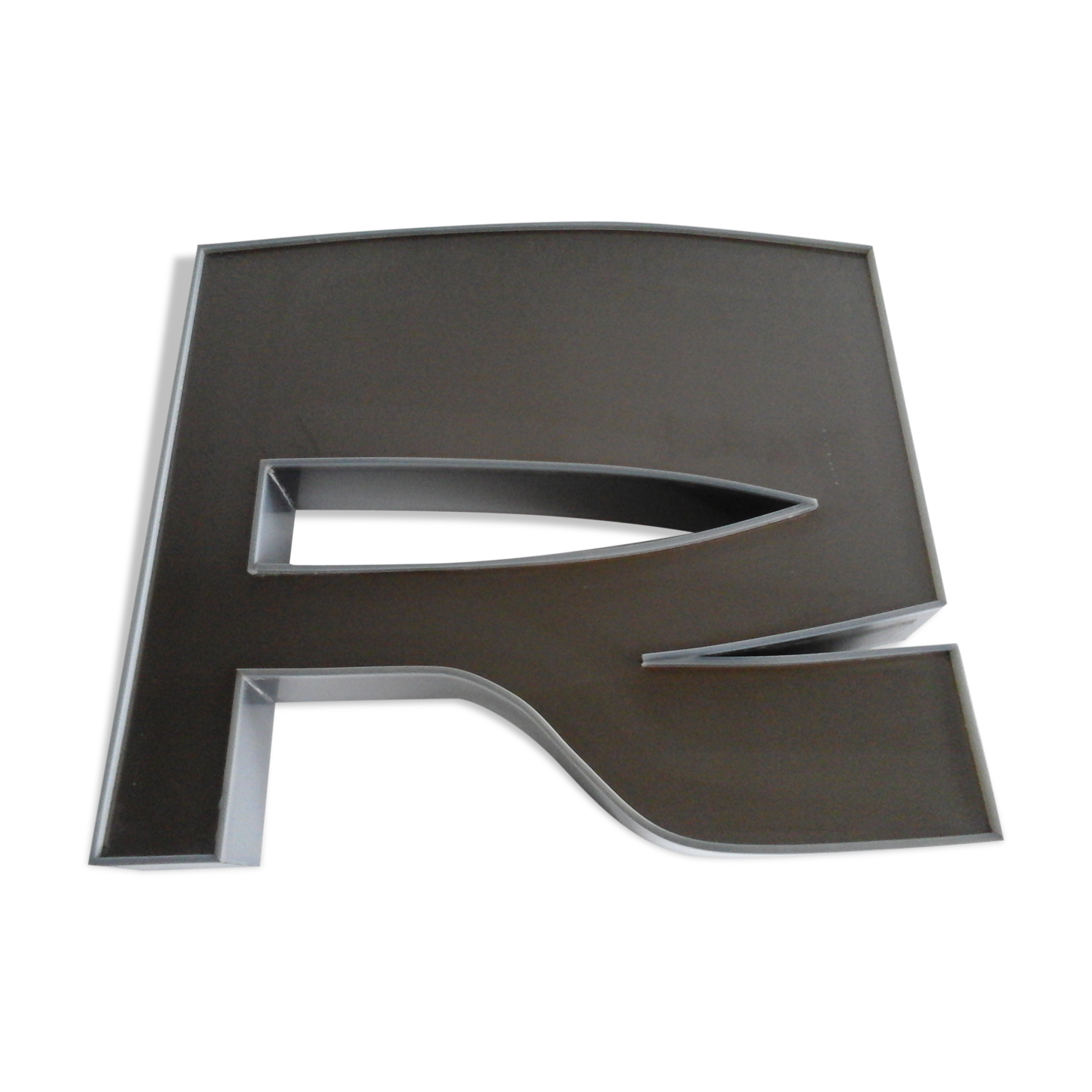Vintage "R" sign letter
