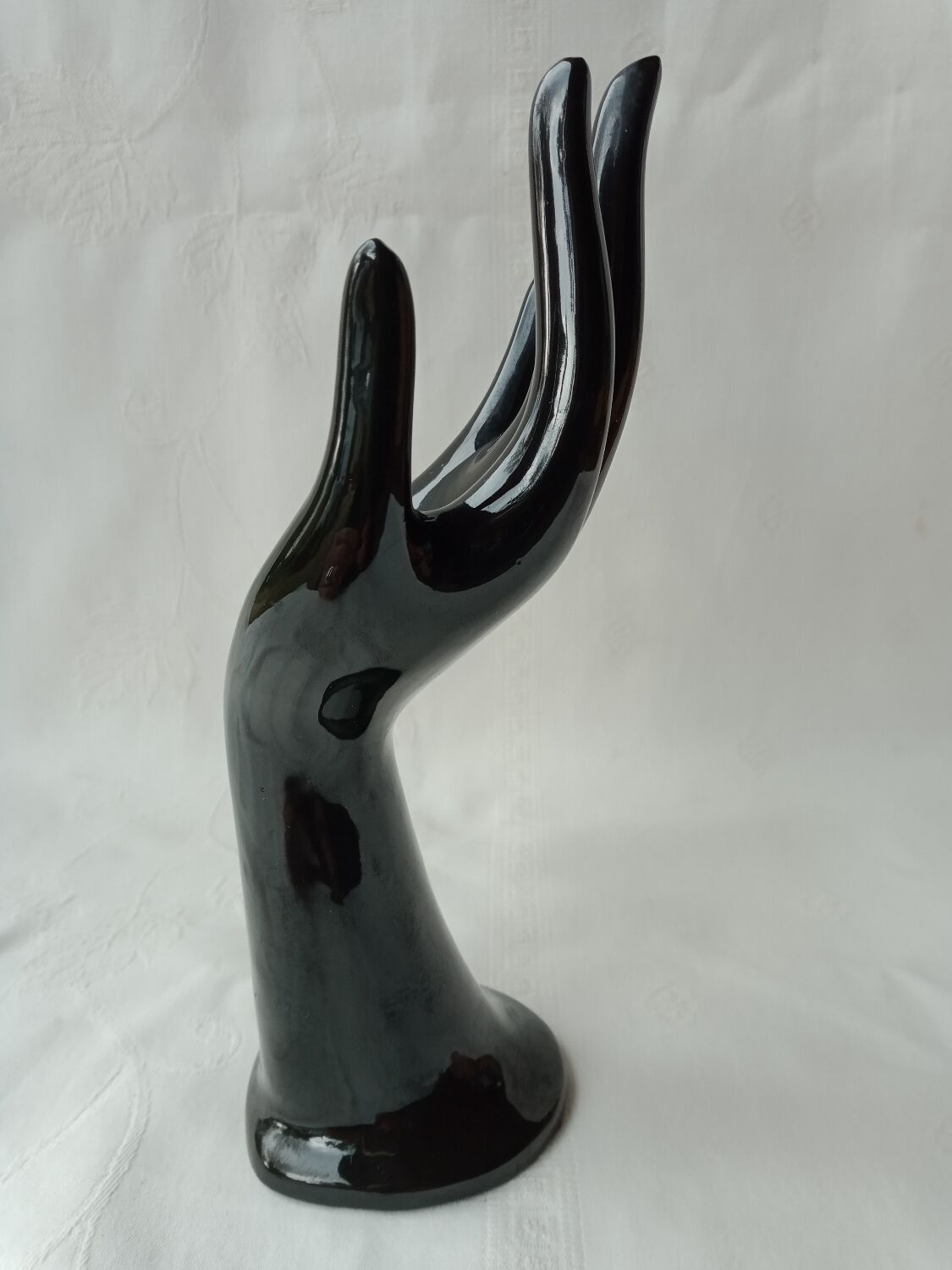 Black ring sizer hand