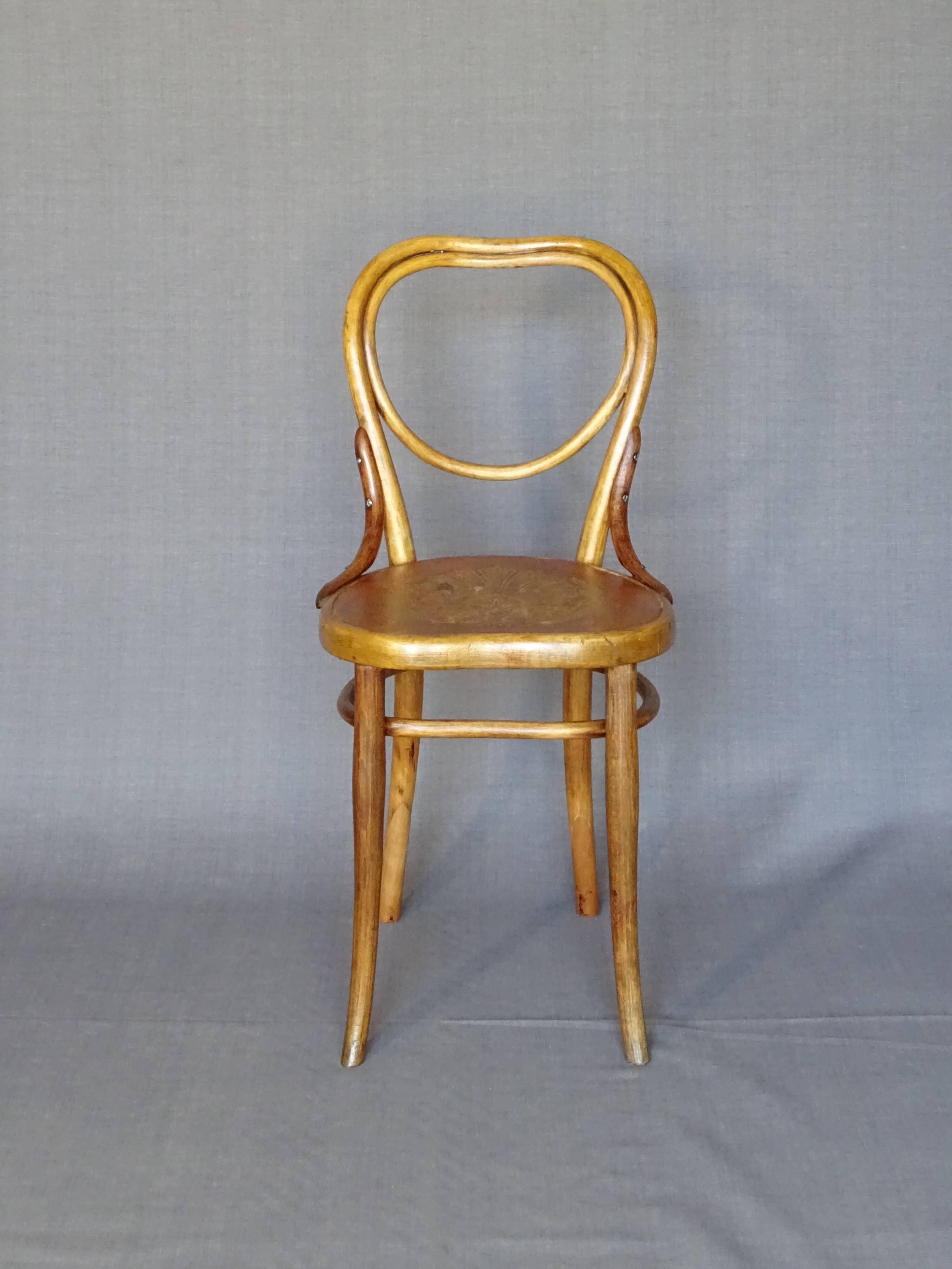 Chair "heart" Thonet N°28 seat wood 1900