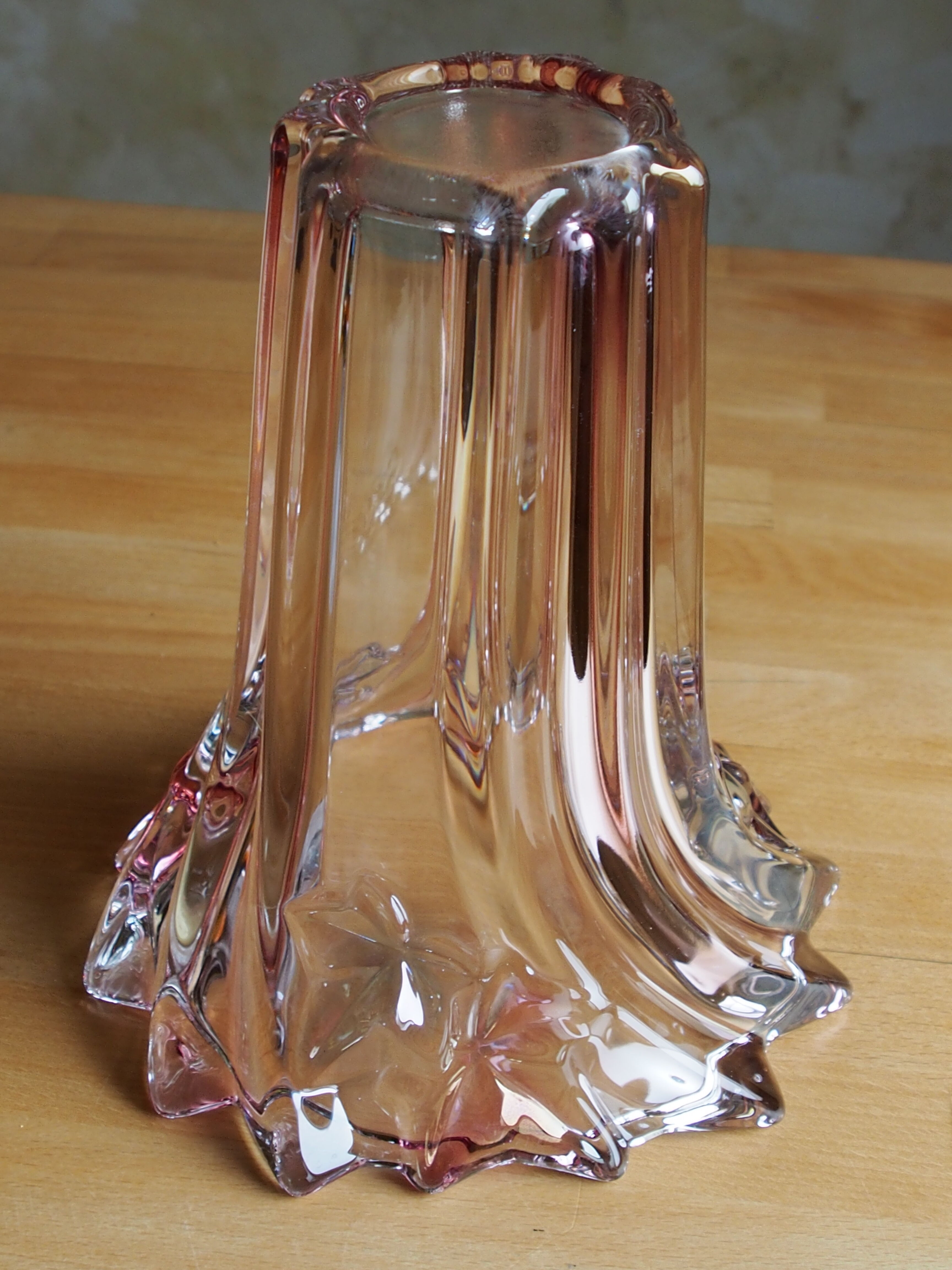 Vase en cristal Mikasa décor lierre parisien et lustre rosé