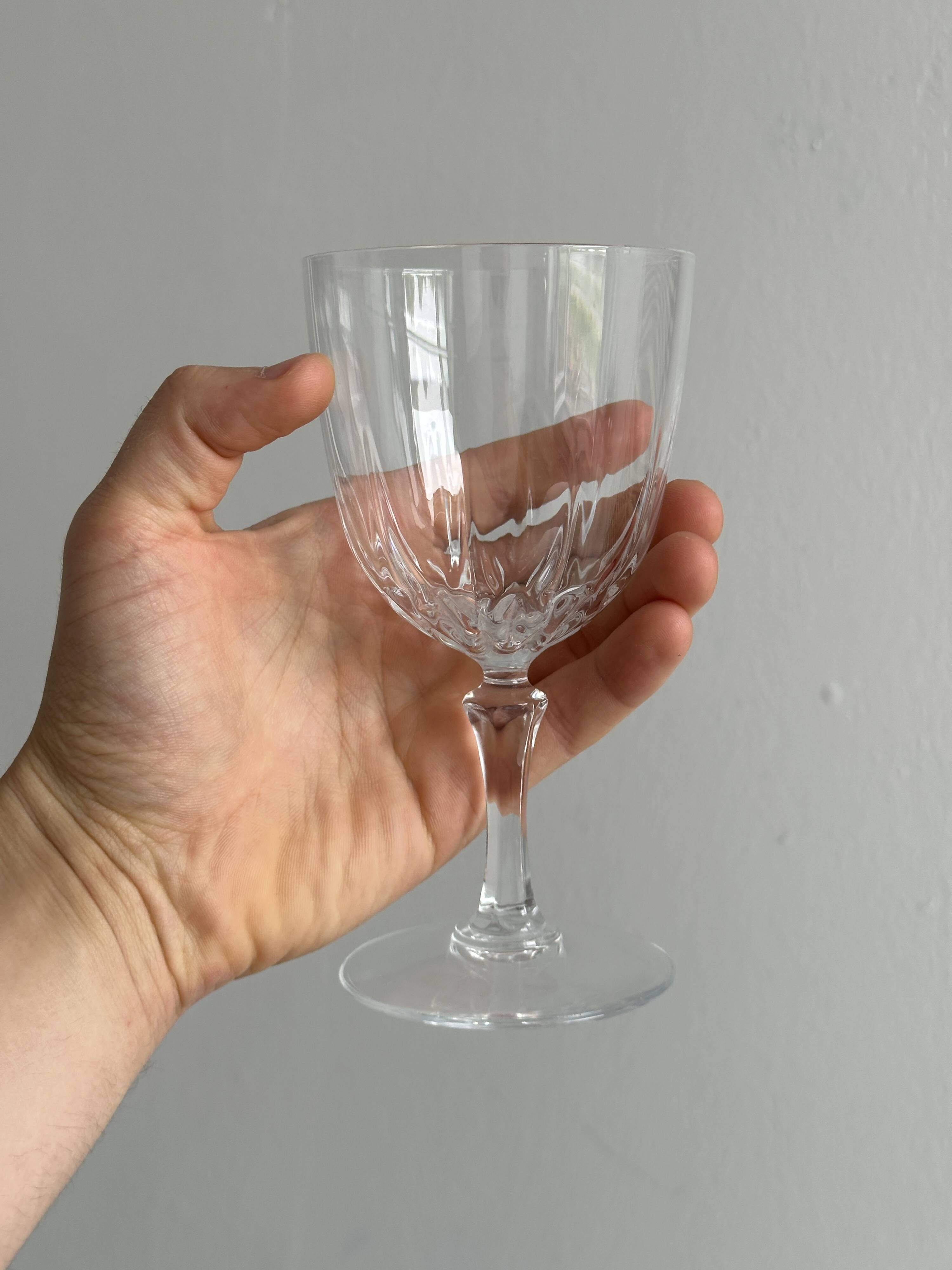5 grands verres à vin / eau en cristal.