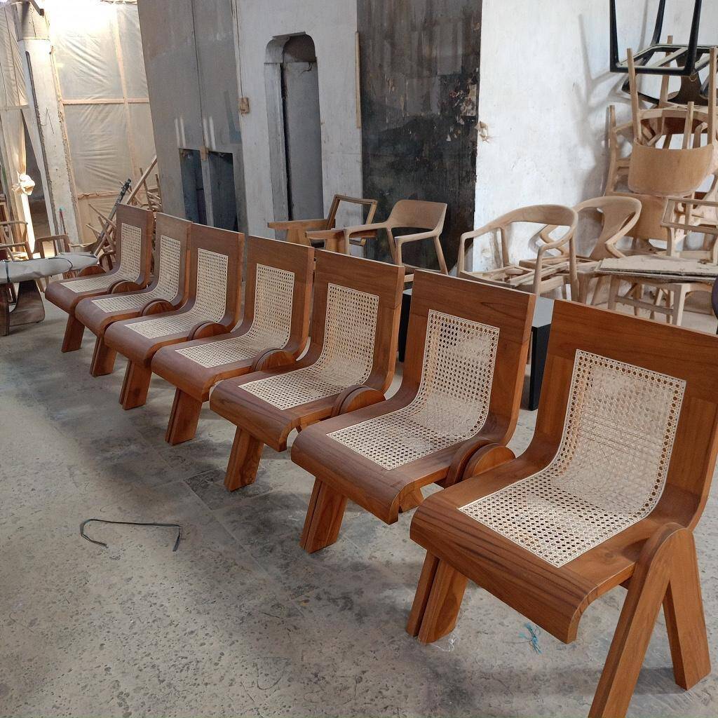 Chaise en bois massif avec assise tressée en rotin