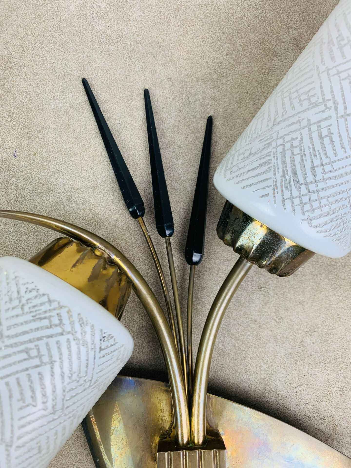 Pair of 1950s wall lights in brass and opaline tulips, Lunel/Arlus